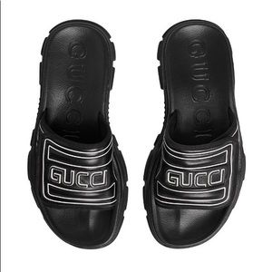 Authentic Gucci men
embossed logo chunky sliders